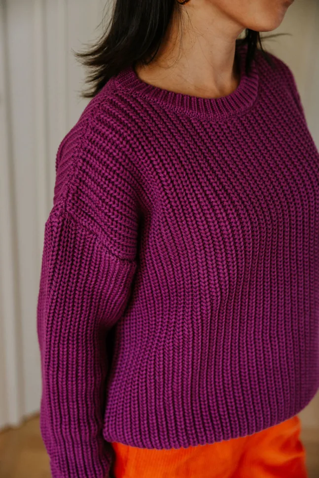 Chunky Knitted Damenpullover in Navy und Dahlia von Yuki