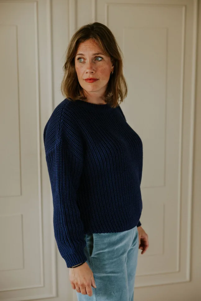 Chunky Knitted Damenpullover in Navy von Yuki