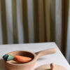 Pot en bois pour la cuisine de jeu