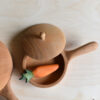 Pot en bois pour la cuisine de jeu