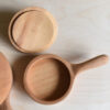Pot en bois pour la cuisine de jeu