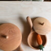 Pot en bois pour la cuisine de jeu
