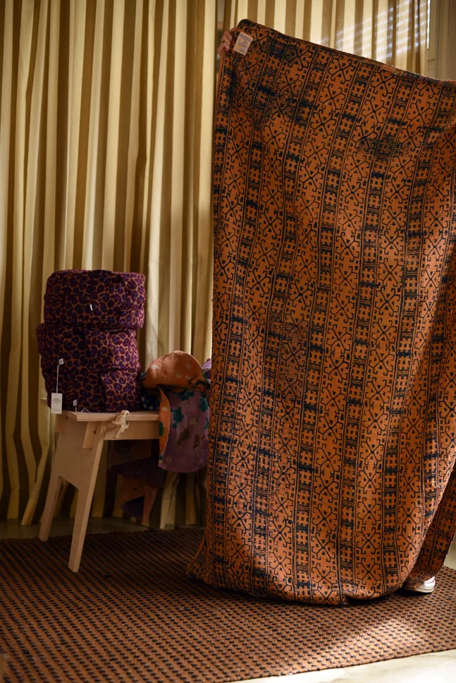 Kantha Decke von Lili Pepper Farbe Orange gemuster