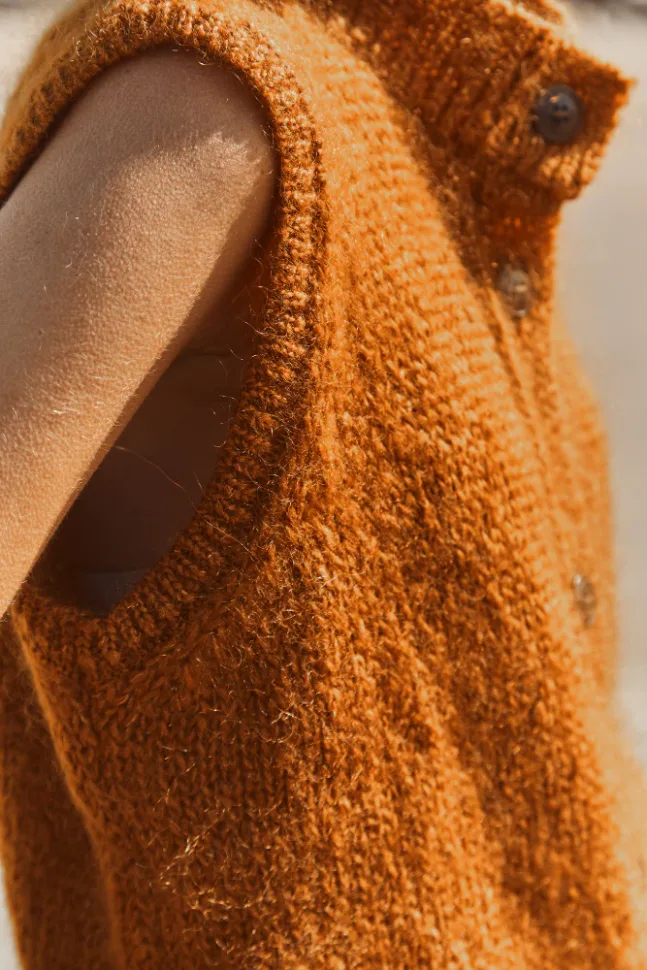 Ärmelloser Cardigan aus Mohair und Seide in Amber von L'envers