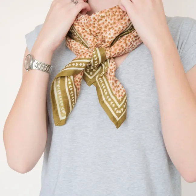 Foulard avec imprimé en différentes couleurs de Bonheur du Jour Paris