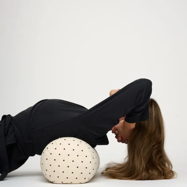 Traversin de yoga à pois par Moshi Moshi Mind