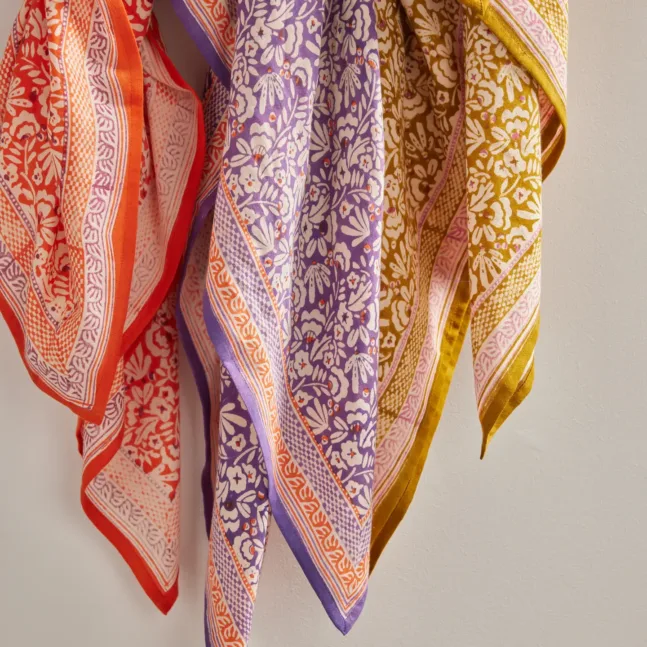 Foulard mit Print in 4 verschiedenen Farben von Bonheur du Jour Paris
