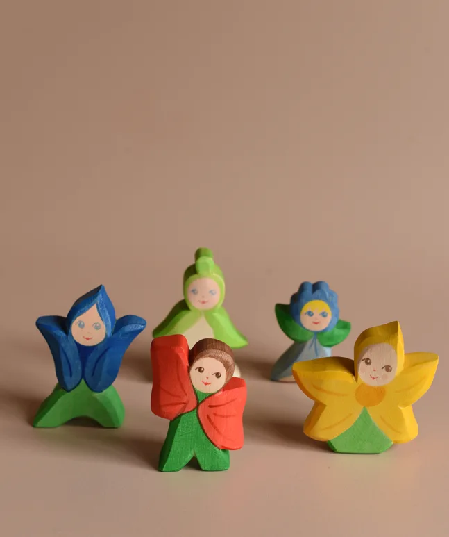 Blumenkinder.Ostheimer.Seidenkinder.Holzfiguren.Farbig