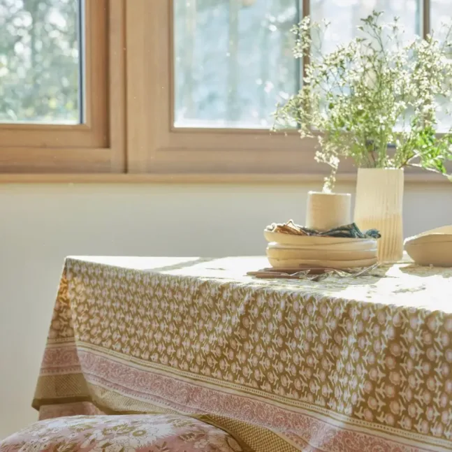 Nappe Isha Olive à imprimé floral par Bonheur du Jour Paris