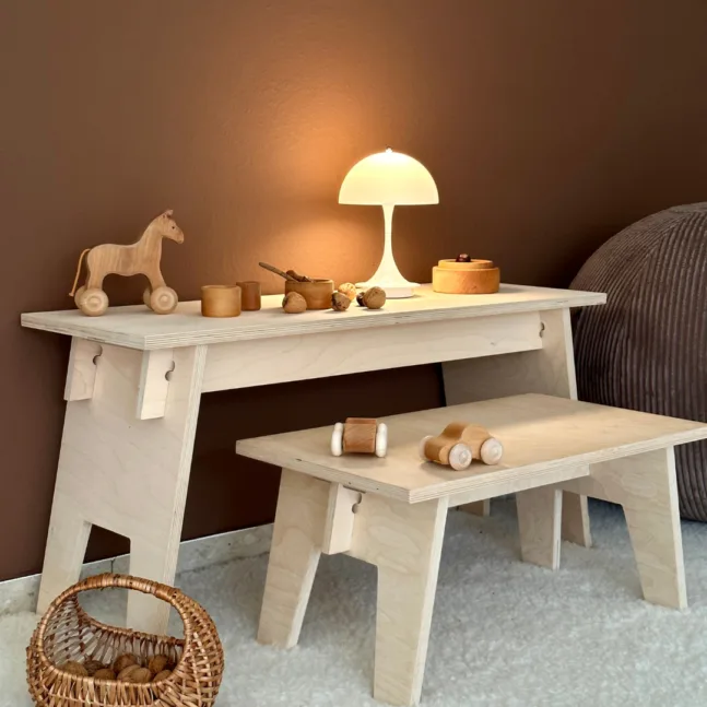 AKI, kleine Bank aus Holz von Woodchuck, Grimms