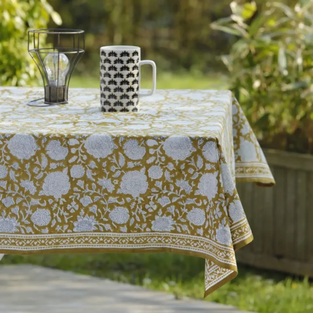 Tupia Absynthe Tischdecke mit Blumenprint von Bonheur du Jour Paris