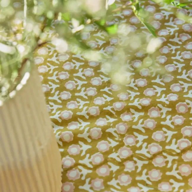 Nappe Isha Olive à imprimé floral par Bonheur du Jour Paris