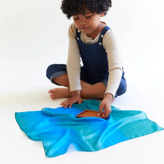 Mini.Earth.Play.Silk.