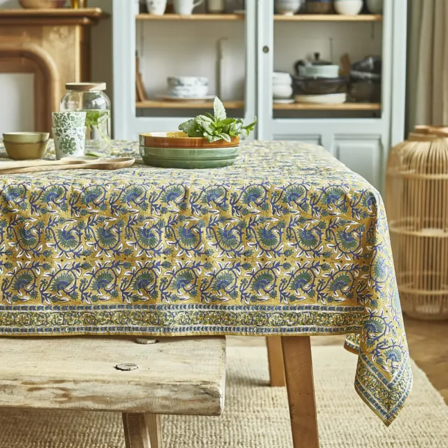 Lotus Curry Tischdecke mit Blumenprint von Bonheur du Jour Paris