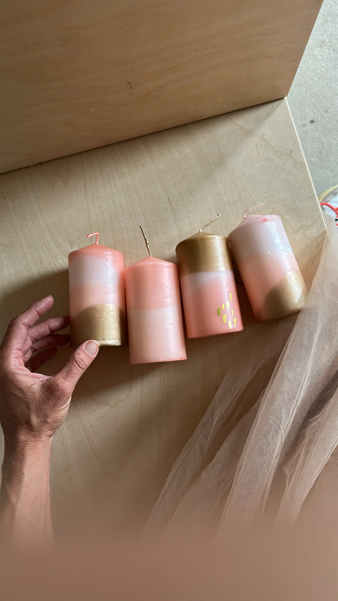 8082EA7C-3129-4BD3-91F4-BF44C3492ED9 4 Blockkerzen in Goldaprikose von Frau Gold