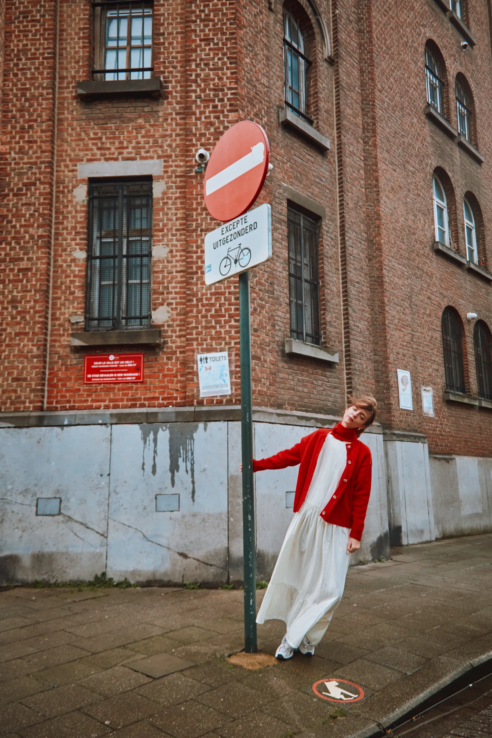 Gaura Erget + Petale Scarlet Red 1 PETALE Cardigan in Ivory, Scarlett Red und Mist von poudreorganic