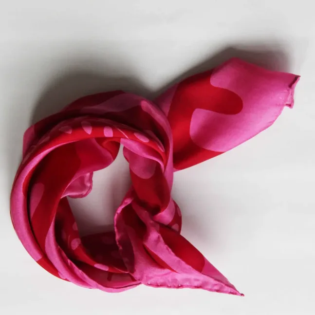 Mini-Seidenschal in Love Fuchsia von Les Belles Vagabondes