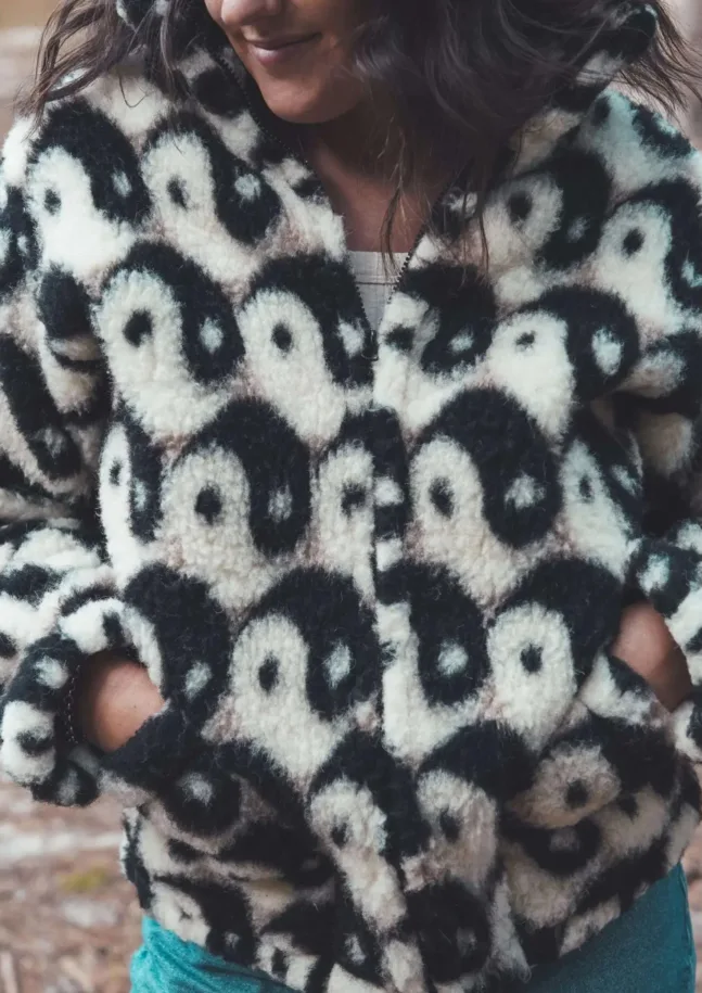 Wolljacke Yin Yang von We Are Wovens