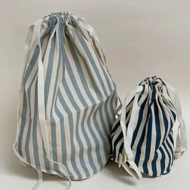 Le pack polyvalent MultiBag de 2 pièces comprend un petit et un grand sac, parfaits pour tous ceux qui souhaitent renoncer au plastique au quotidien.