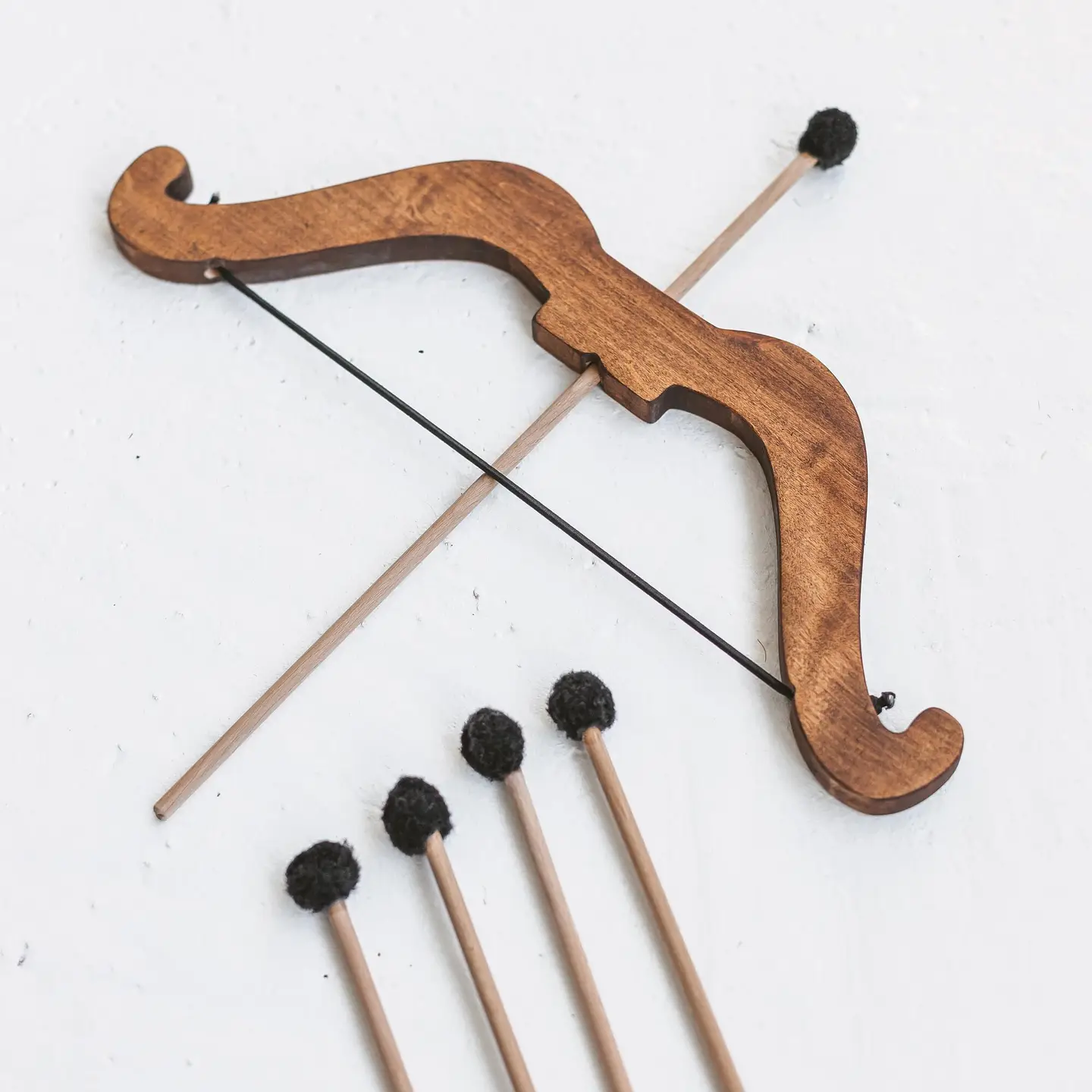 a0a1008c0ddd1eb0a330e142ce3ddb6e2f35da31a340dd2952b2b38c6deb58a6 Holz-Bogenset mit Pfeilen von Woodinout