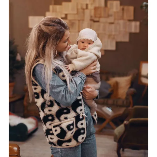 Bodywarmer aus Wolle Yin Yang von We Are Wovens