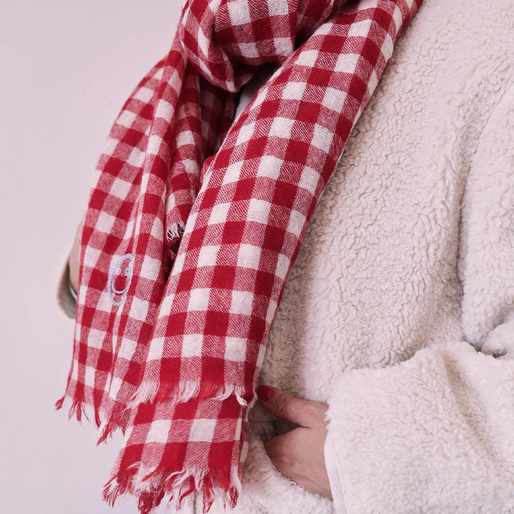 LP-2791-Check-Amore-Wolle-Schal-Woolen-scarf-Lili-pepper-5 Schal aus reiner Wolle im roten Karo von Lili Pepper