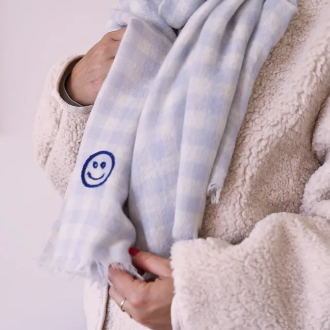 Schal aus reiner Wolle im blauen Karo von Lili Pepper