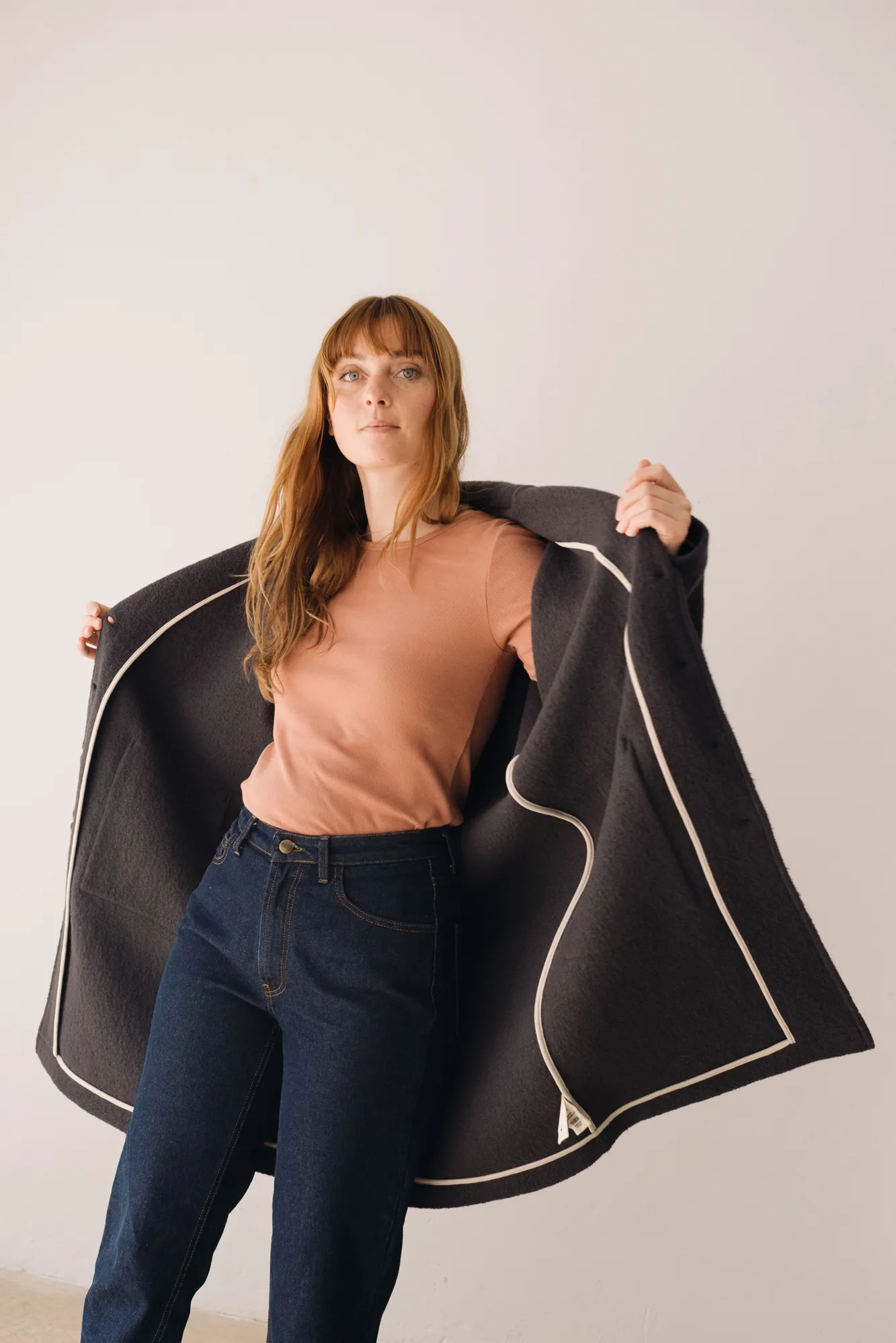 TW607-K12_33 Merinowoll-Mantel lang in Beige und Grau von Tiralahilacha