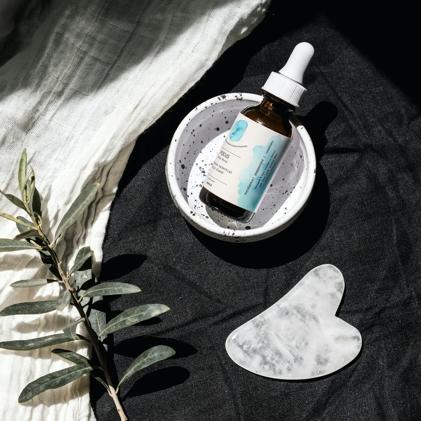 1c10208b3909555571984854574d6812113d2a9178bbdc49bc57e83f215f39a8 FOCUS - 100 % reinen ätherischen Ölen von NAVA