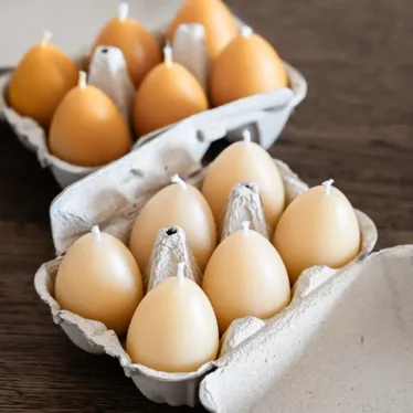 6 eiförmigen Kerzen aus Bienenwachs von Studio ÜM